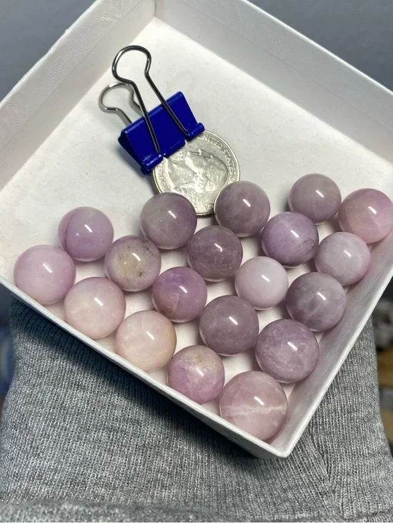 KUNZITE MINI CRYSTAL SPHERE - Picture 2 of 3